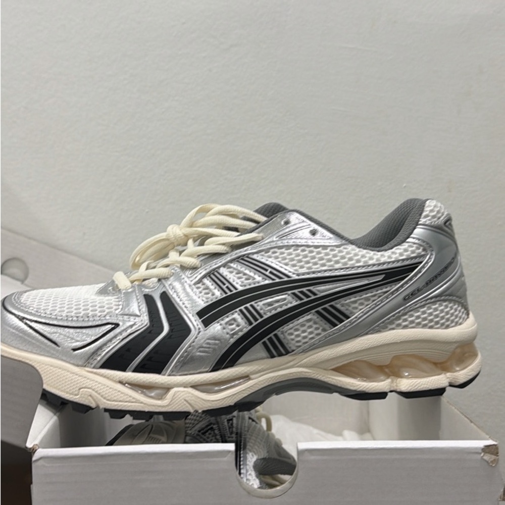 ASICS Men's Silver and Black Athletic Shoes